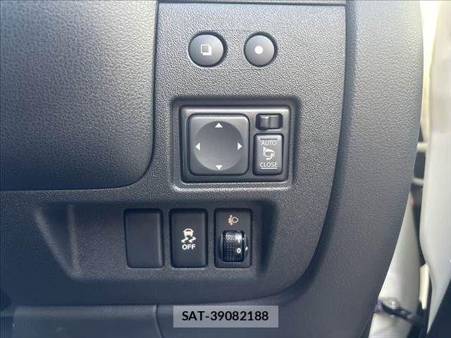 Nissan MARCH 2016-09 8562519-5