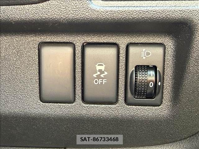 Nissan MARCH 2015-08 8627551-3