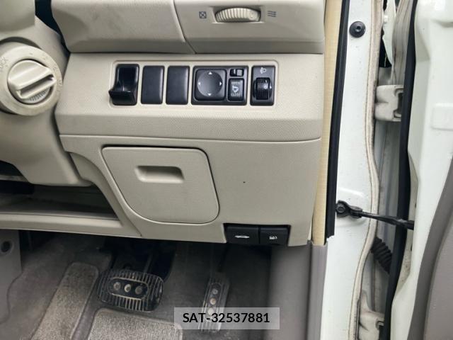 Nissan MARCH 2007-11 8660047-11