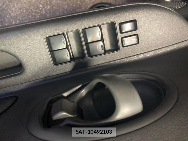 Nissan MARCH 2011-03 8830076-11