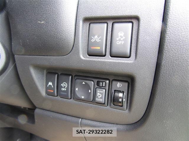 Nissan MARCH 2022-07 8880600-4