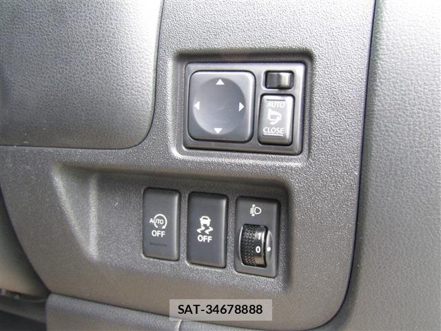 Nissan MARCH 2018-03 8880599-4