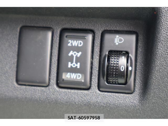 Nissan MARCH 2011-01 1216493-3