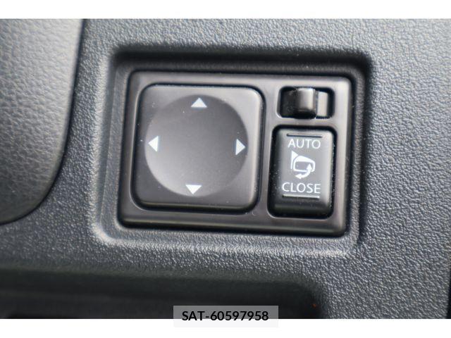 Nissan MARCH 2011-01 1216493-4