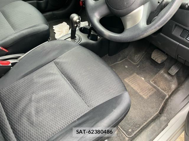Nissan MARCH 2012-03 7221239-17