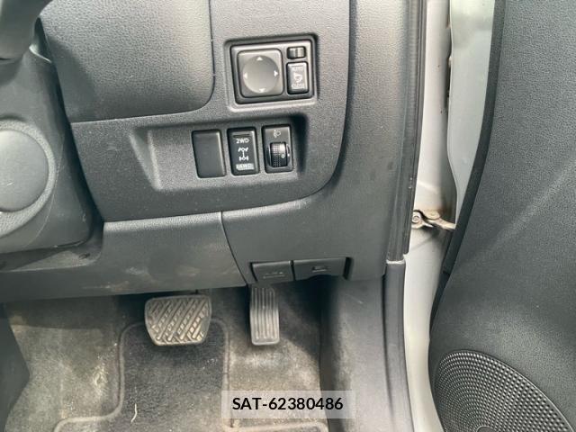 Nissan MARCH 2012-03 7221239-22