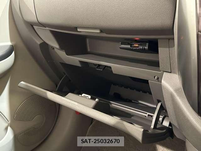 Nissan MARCH 2015-12 8131081-17