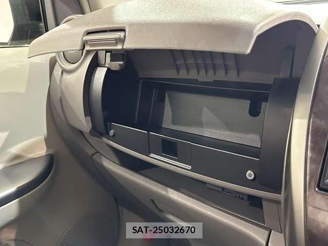Nissan MARCH 2015-12 8131081-19