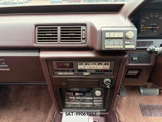 Toyota MARK II 1984-11 8849648-17