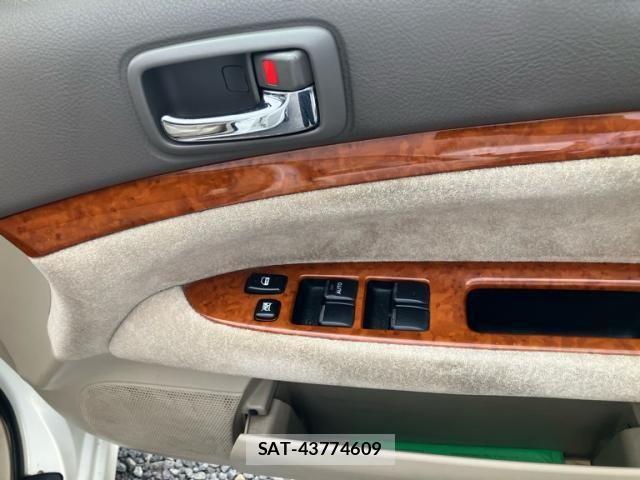 Toyota MARK II 2003-01 8146099-12