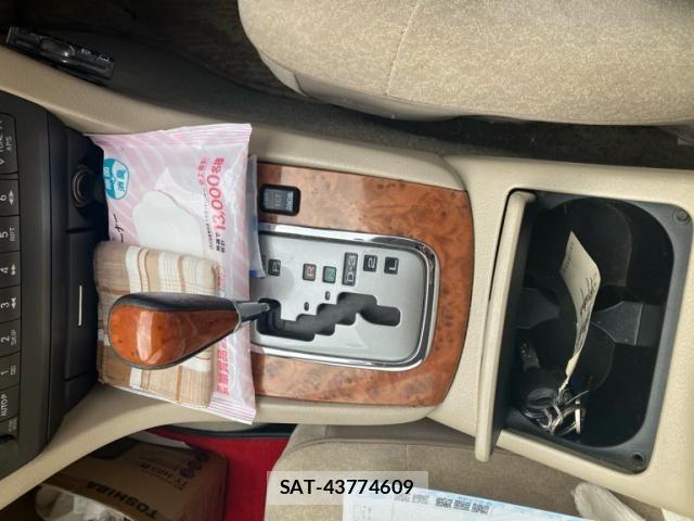 Toyota MARK II 2003-01 8146099-17