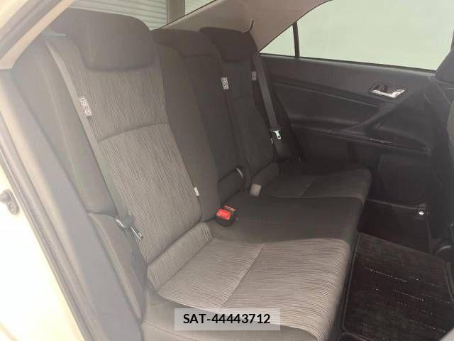 Toyota MARK X 2017-10 957883-9