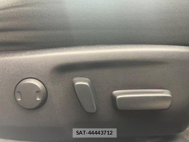 Toyota MARK X 2017-10 957883-7