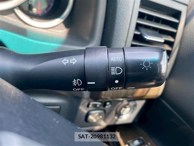 Toyota MARK X 2014-05 1171560-21