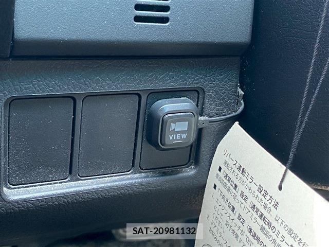 Toyota MARK X 2014-05 1171560-23