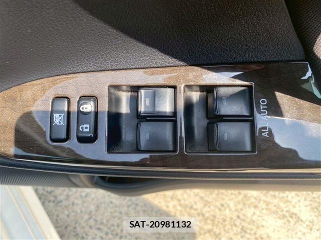 Toyota MARK X 2014-05 1171560-28