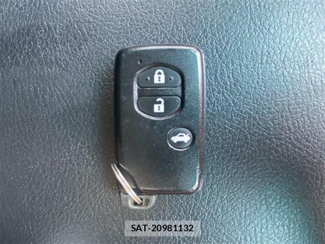 Toyota MARK X 2014-05 1171560-29