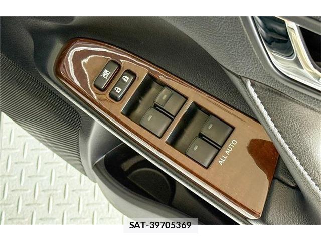 Toyota MARK X 2016-10 1176787-17