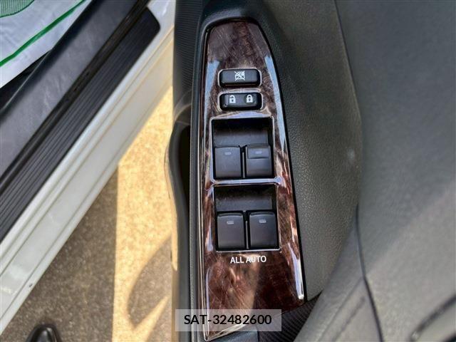 Toyota MARK X 2017-03 1292287-13