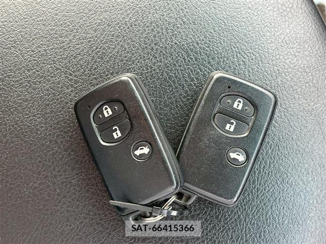 Toyota MARK X 2014-03 1413335-25