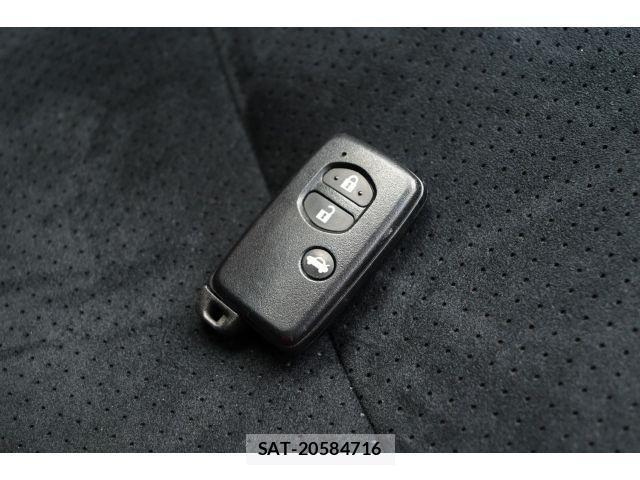 Toyota MARK X 2017-09 3378484-25