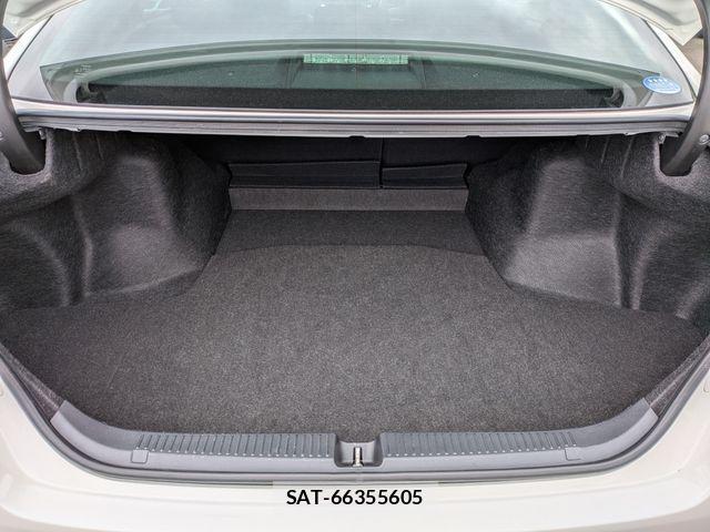 Toyota MARK X 2018-01 3833388-19
