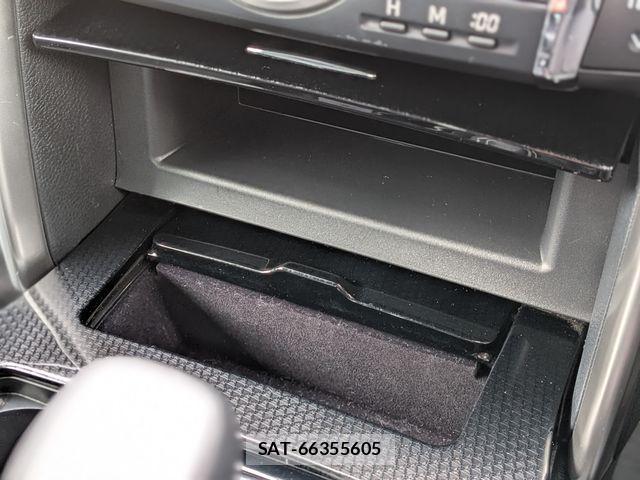Toyota MARK X 2018-01 3833388-7