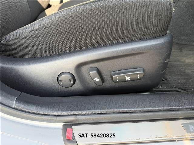 Toyota MARK X 2010-06 5871360-14