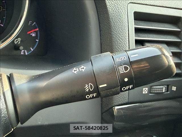 Toyota MARK X 2010-06 5871360-29