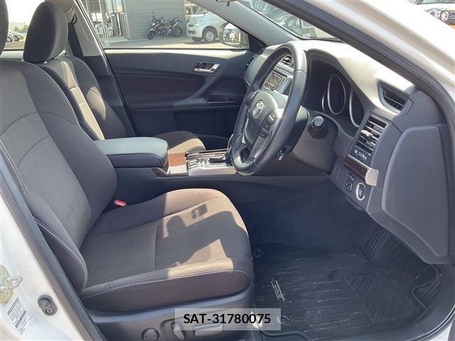 Toyota MARK X 2018-11 6676745-16