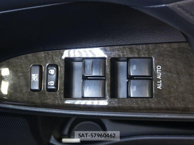 Toyota MARK X 2016-02 6752285-20
