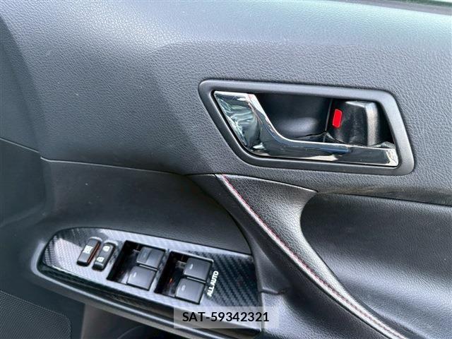 Toyota MARK X 2015-11 6752281-17