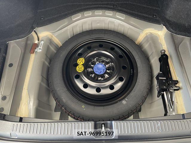 Toyota MARK X 2019-01 6907948-15