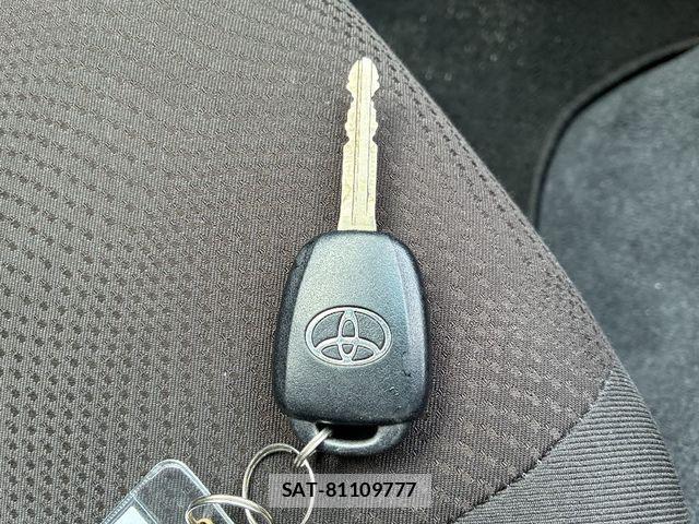 Toyota MARK X 2015-06 6907951-9