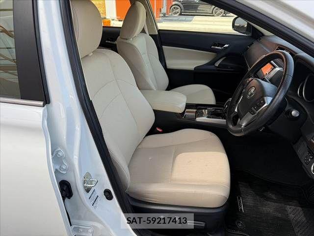 Toyota MARK X 2017-11 7020817-15
