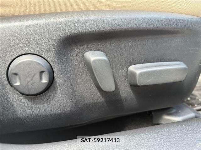 Toyota MARK X 2017-11 7020817-23