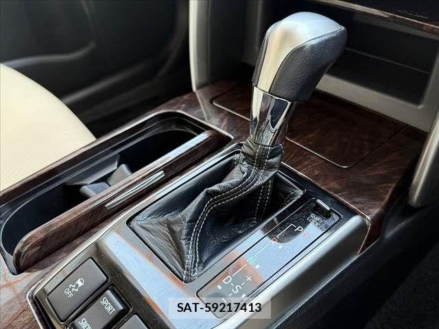 Toyota MARK X 2017-11 7020817-29