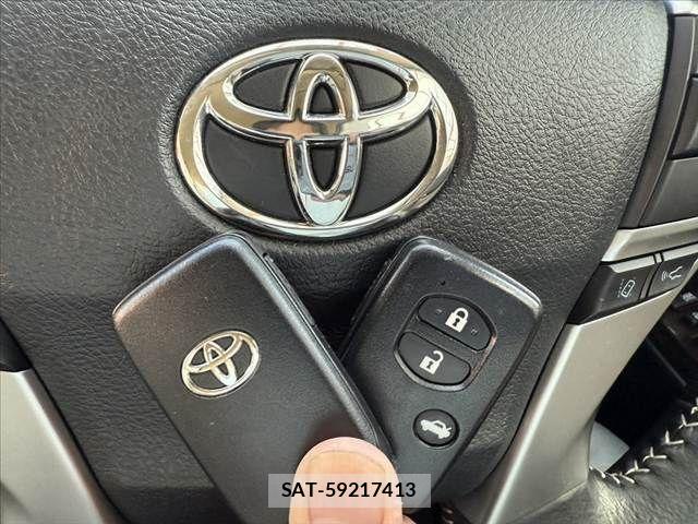 Toyota MARK X 2017-11 7020817-6