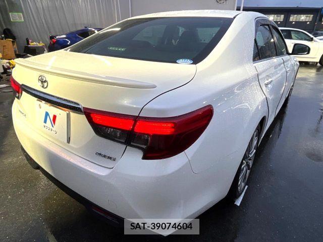 Toyota MARK X 2013-02 7059347-16