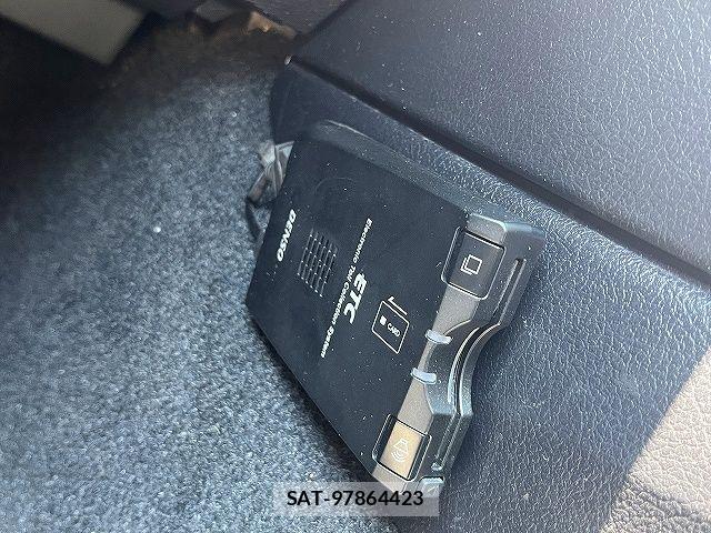 Toyota MARK X 2015-03 7221269-15
