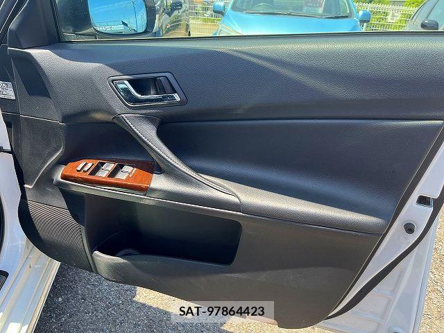 Toyota MARK X 2015-03 7221269-21