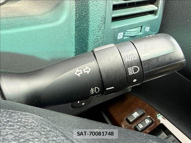 Toyota MARK X 2013-10 7221258-26