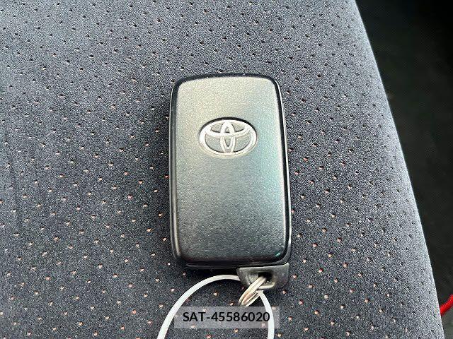 Toyota MARK X 2014-03 7221268-25