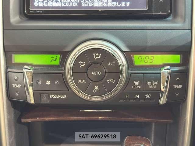 Toyota MARK X 2016-11 7358609-21