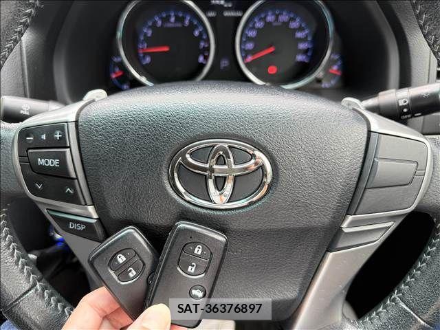 Toyota MARK X 2012-01 7358610-17