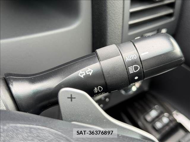 Toyota MARK X 2012-01 7358610-26