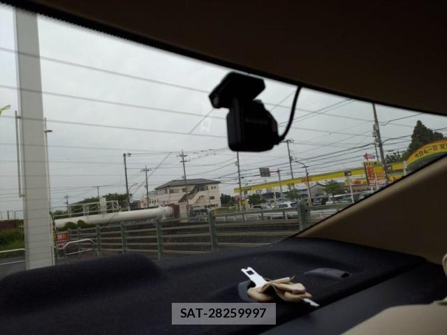 Toyota MARK X 2017-08 7501369-24