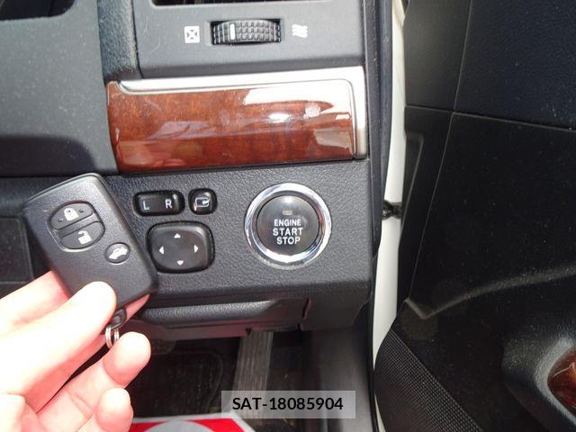Toyota MARK X 2013-08 7501372-25