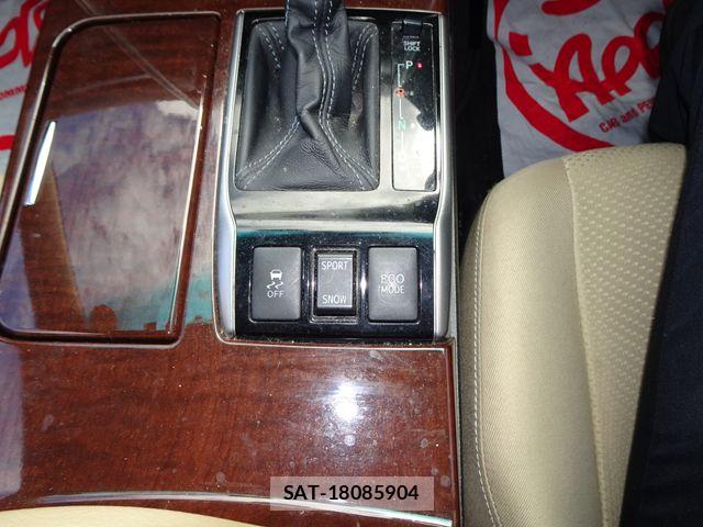 Toyota MARK X 2013-08 7501372-26