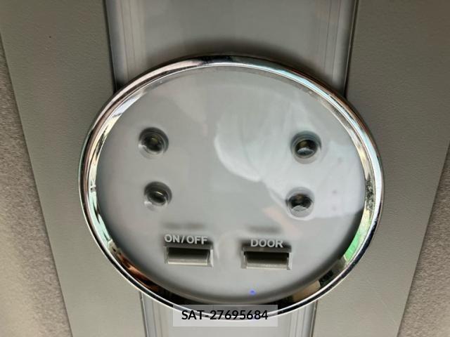 Toyota MARK X 2005-06 7501373-25
